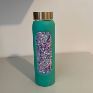 Free to Bundle >$100 Lilly Pulitzer Glass Water Bottle
